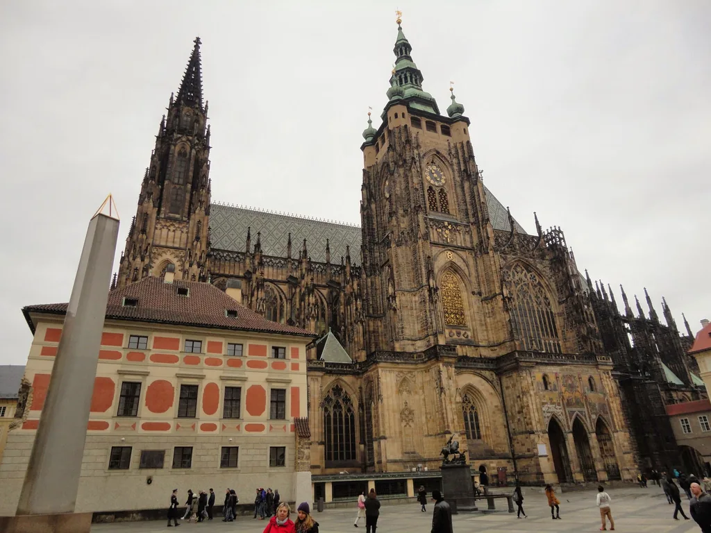 Kamienne detale i światło Pragi