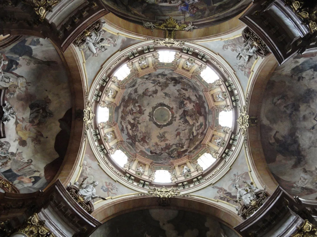 Dziedzińce i arkady